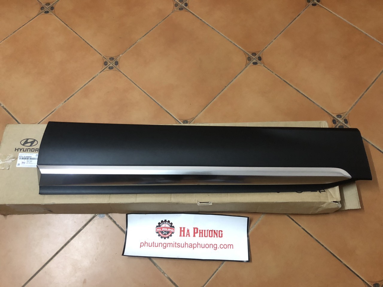 ốp cánh cửa trước lái huyndai santafe hàng xịn chính hãng, giá tốt : 87721S1200