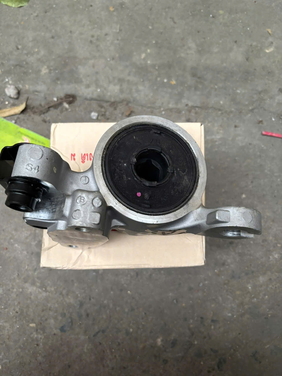 Cao su càng a quả to xe honda CRV 2018 – 2020 hàng xịn chính hãng, giá tốt 51395TLAT00 – 51396TLAT00